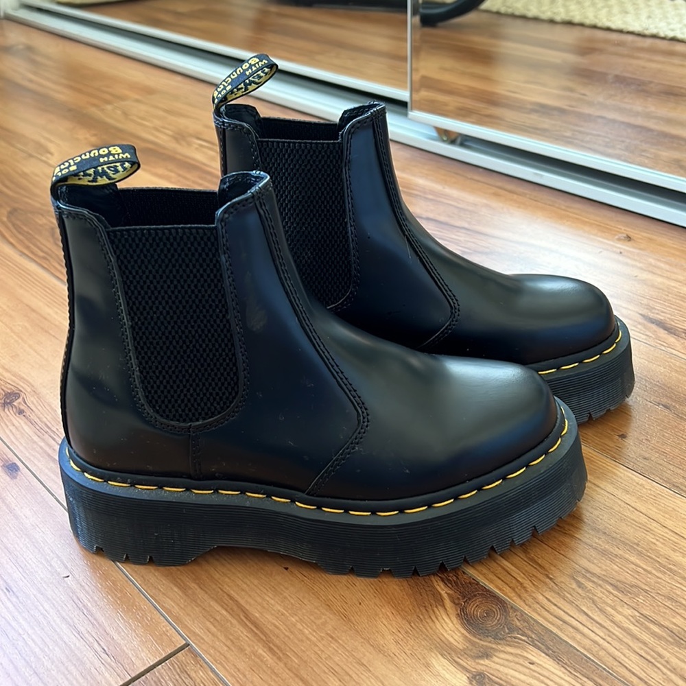 Platform Dr. Martens Chelsea boots